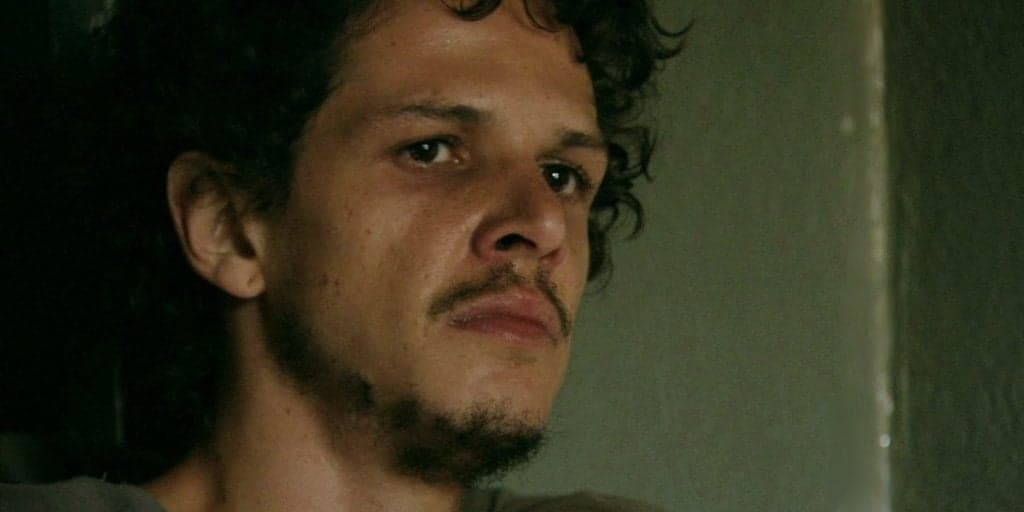 Império: Elivaldo, com mãe com câncer, surta provoca incêndio e é arrastado para cadeia após mortes