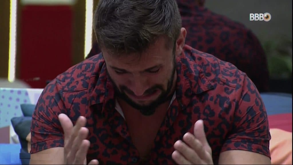 Arthur vai para confessionário no BBB21 após briga, Globoplay derruba imagem e anúncio é feito: "Pediu pra sair"