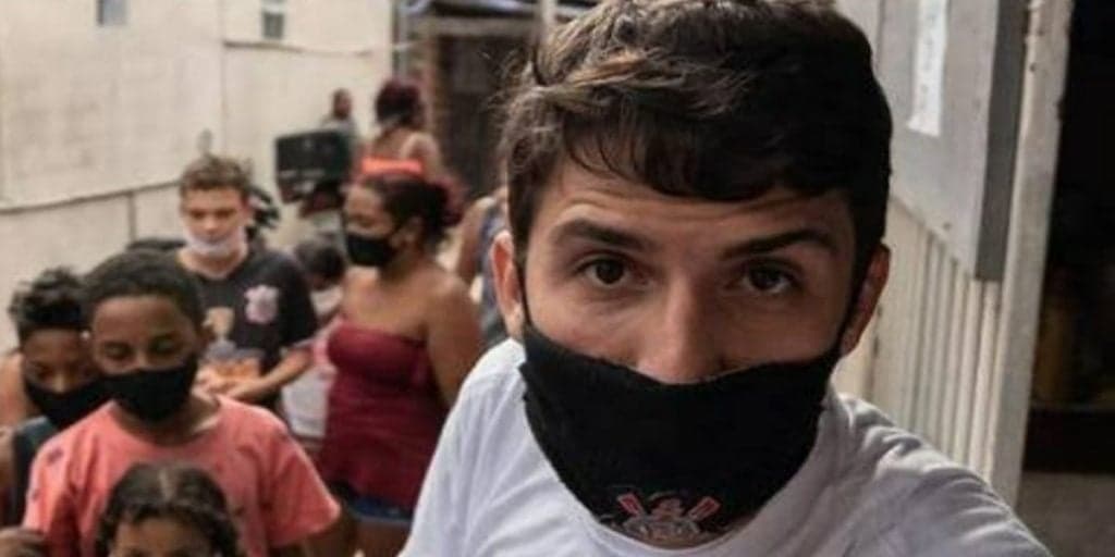 Ex-BBB Felipe Prior é multado após fazer doações para moradores de rua e se revolta: "Vai tudo tomar no c*"