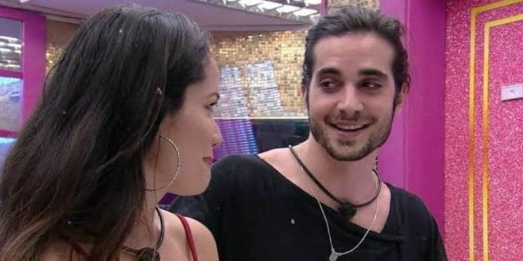 BBB21: Juliette tenta afastar investidas de Fiuk e clima toma conta: "Isso é uma cantada?"