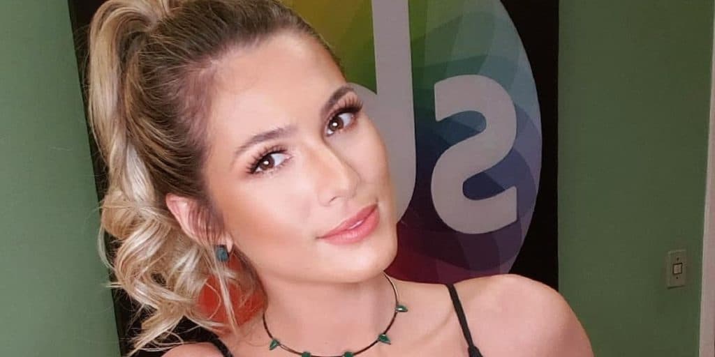 "Nem terminei a conversa e já fui mandada embora", detona Lívia Andrade sobre demissão e postura do SBT