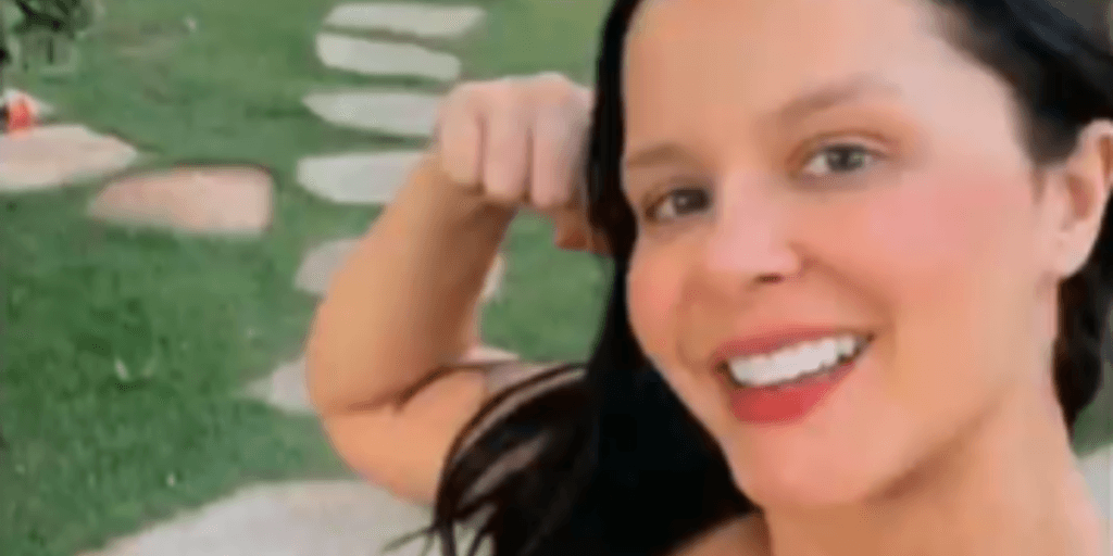 Maraisa, com parte íntima explodindo em biquíni, surge de quatro em vídeo e dando sentadas avassaladoras