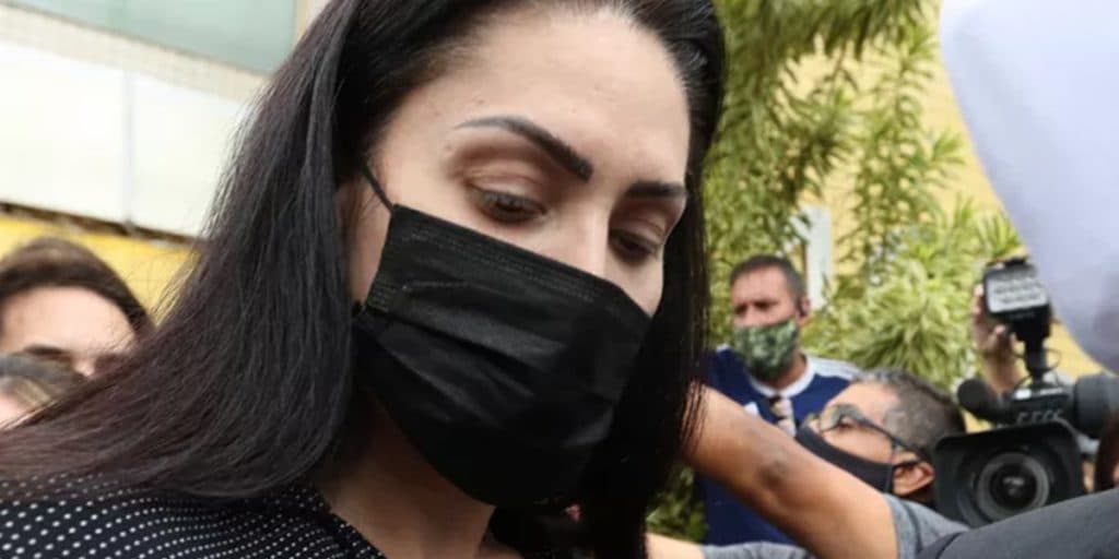Caso Henry: Mãe do garoto está presa, isolada em cela; veja imagens