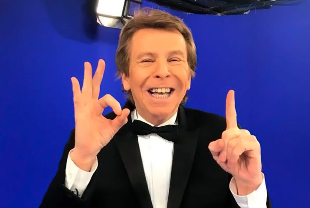 "Qual o nome da menina?", Nelson Rubens entra, ao vivo, e é pego desprevenido após desligamento do TV Fama