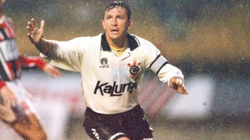 Neto jogando pelo Corinthians Neto jogando pelo Corinthians