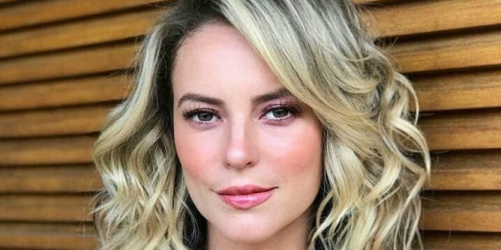 Paolla Oliveira, após se arreganhar em foto, surge em momento íntimo com parceiro: "Semi nua"