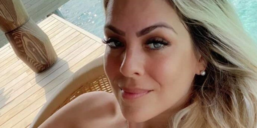Com seios explodindo, Renata Fan mostra o que só o namorado vê em 4 paredes: "Saindo pra fora"