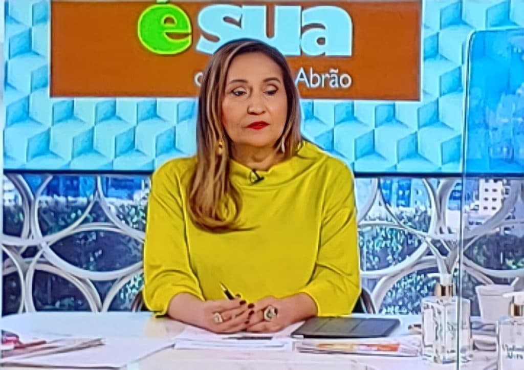 “É patético", Sonia Abrão detona, ao vivo, bate na mesa e não aceita o que foi obrigada a ver