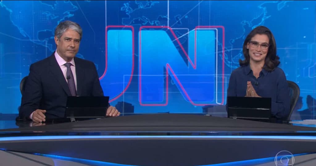 William Bonner atropela Renata Vasconcellos na Globo e precisa parar jornal para confirmar notícia