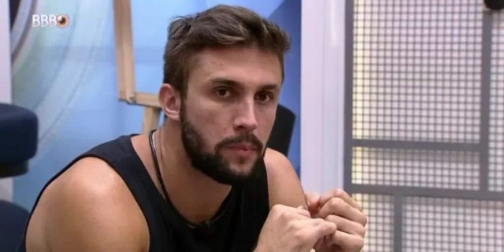 "Devia ter feito mais", lamenta Arthur, após desprezar Carla Diaz no BBB21