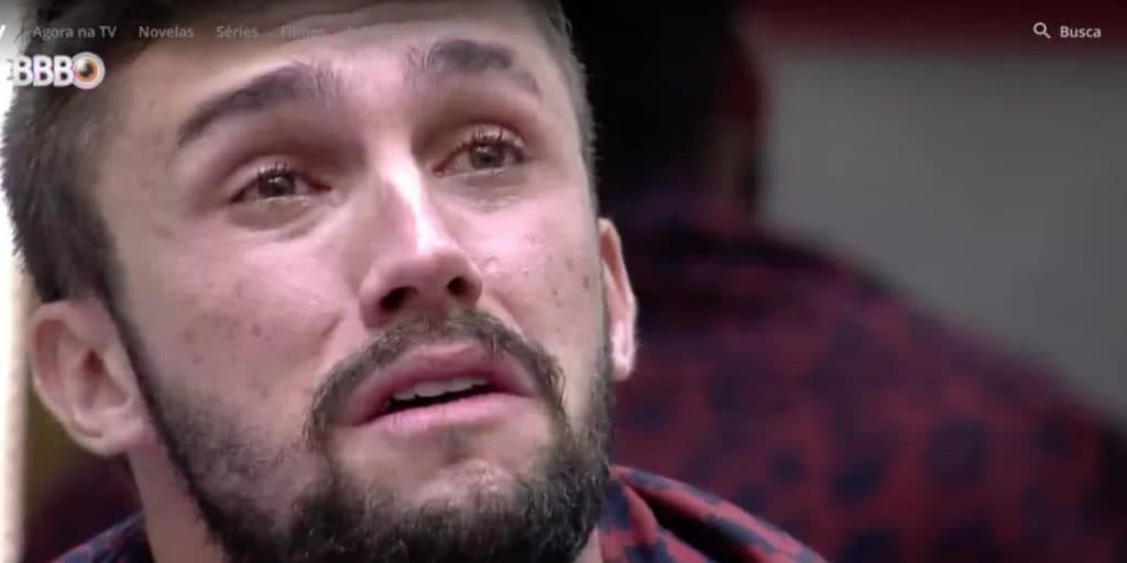 Arthur leva bronca cruel após barraco com Fiuk no BBB21, desaba e cai no choro: "Não quero amigos"