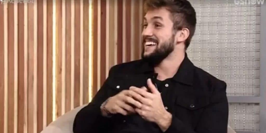 BBB21: Arthur, após esnobar Carla Diaz, vira a página e confessa atração por Juliette: "Me apaixonei"