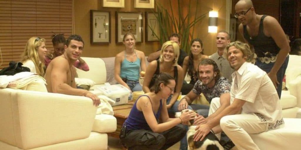 Sem paredão, votos online e participantes nas ruas, BBB1 ganha reprise e mudanças absurdas chocam