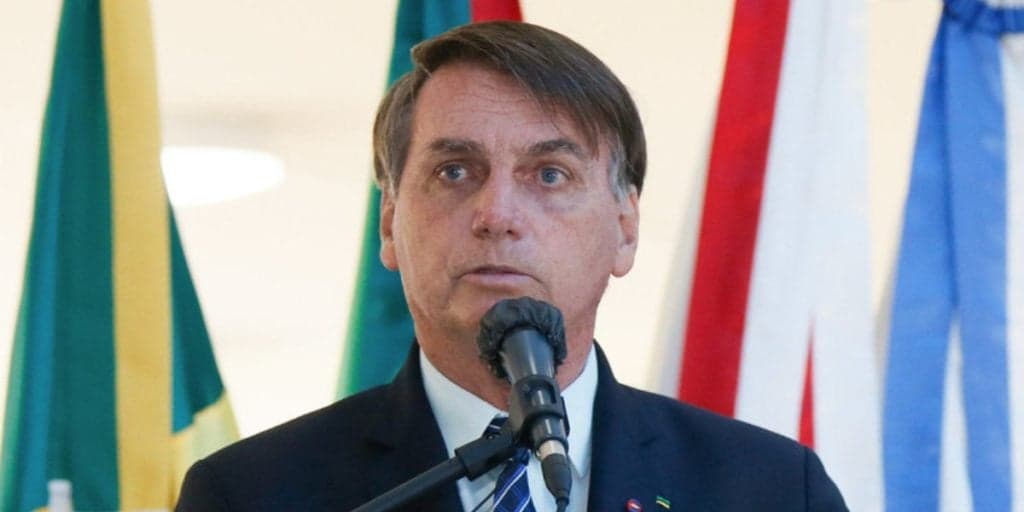 "Não admito que chamem a Globo de lixo. Lixo é reciclável", estraçalha Bolsonaro, em ataque a emissora