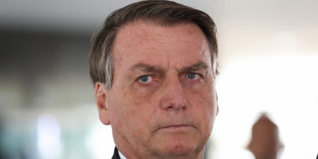 Filho de Bolsonaro parte pra cima da mãe, cospe na cara dela e paga o preço: "Filho da put*"