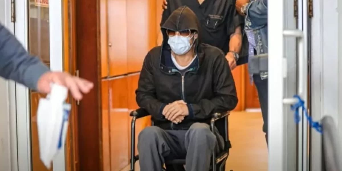 Brad Pitt é flagrado em hospital de cadeira de rodas (Foto: Reprodução) Brad Pitt é flagrado em hospital de cadeira de rodas (Foto: Reprodução)