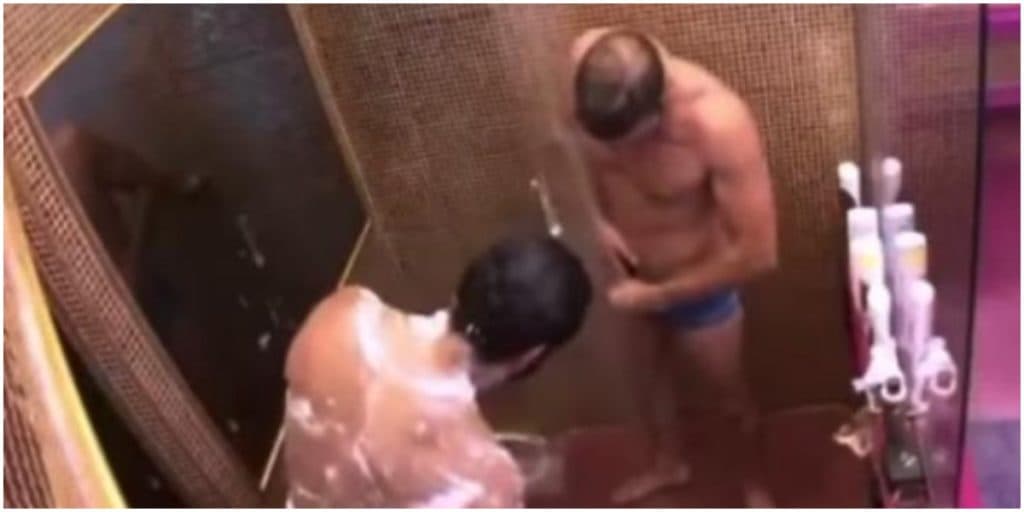 BBB 21: Caio e Rodolffo tomam banho juntos e brother mostra pênis: "Deixa eu te mostrar"
