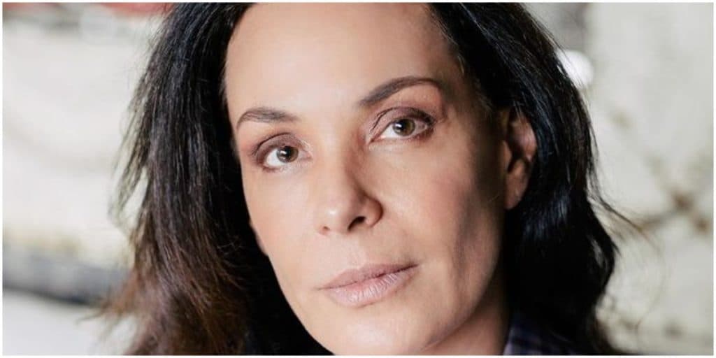 Carolina Ferraz, após ser escorraçada, exigir milhões e deixar o Domingo Espetacular, desabafa: "Acabou"