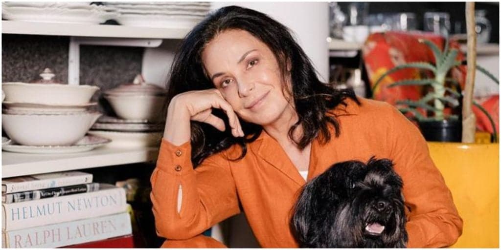 Carolina Ferraz, tirada do ar na Record, faz a fila andar e anuncia novo emprego: "Escolhida"