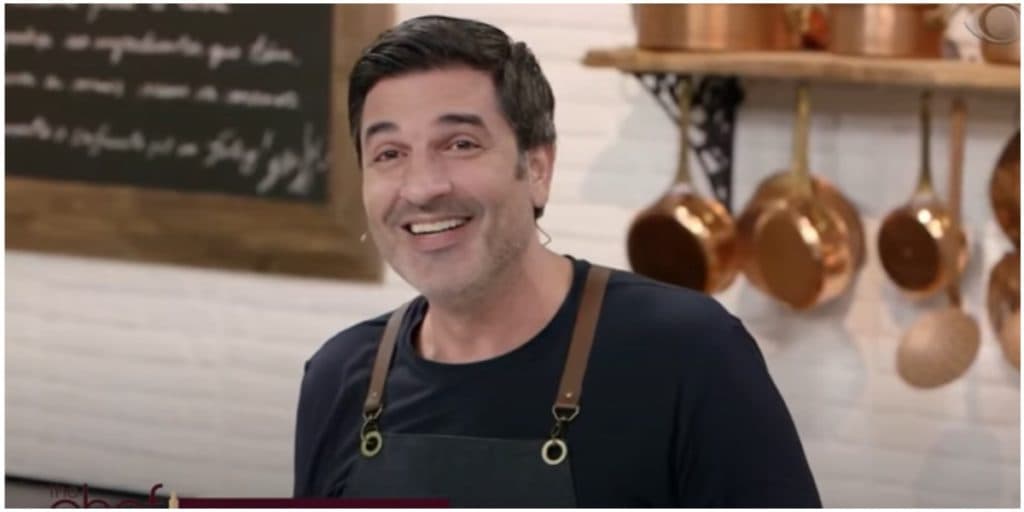 Edu Guedes se empolga, calça é abaixada ao vivo na TV e parte íntima fica completamente de fora