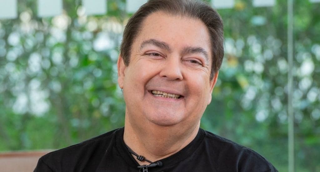 Com Huck indefinido e saída de Faustão, Globo se desespera e coloca novato para assumir os domingos