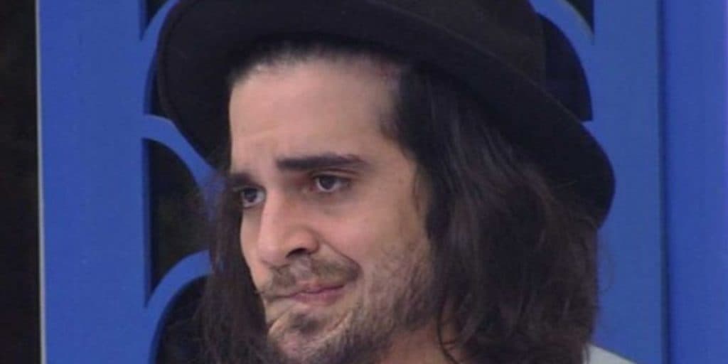 Fiuk é traído na cara de pau no BBB21, se isola, vai aos prantos e explode: "Toma"