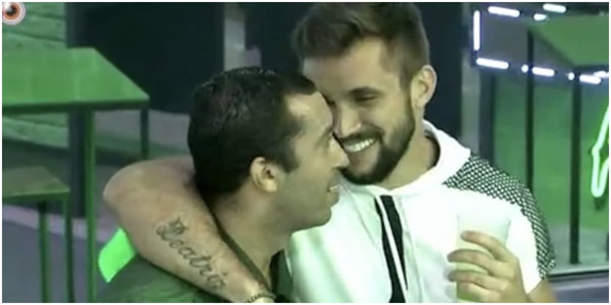 Gilberto e Arthur em mais um momento íntimo no BBB21 - Foto: Reprodução