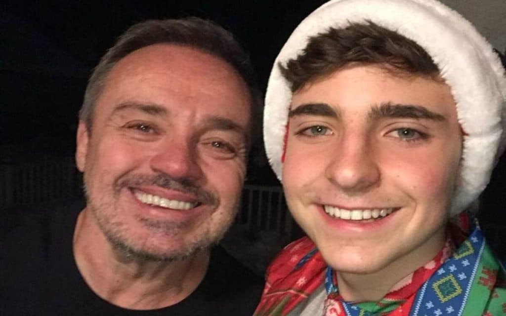 “Tive que mostrar para as minhas irmãs”, diz João Augusto, filho de Gugu, após assumir relação para o Brasil