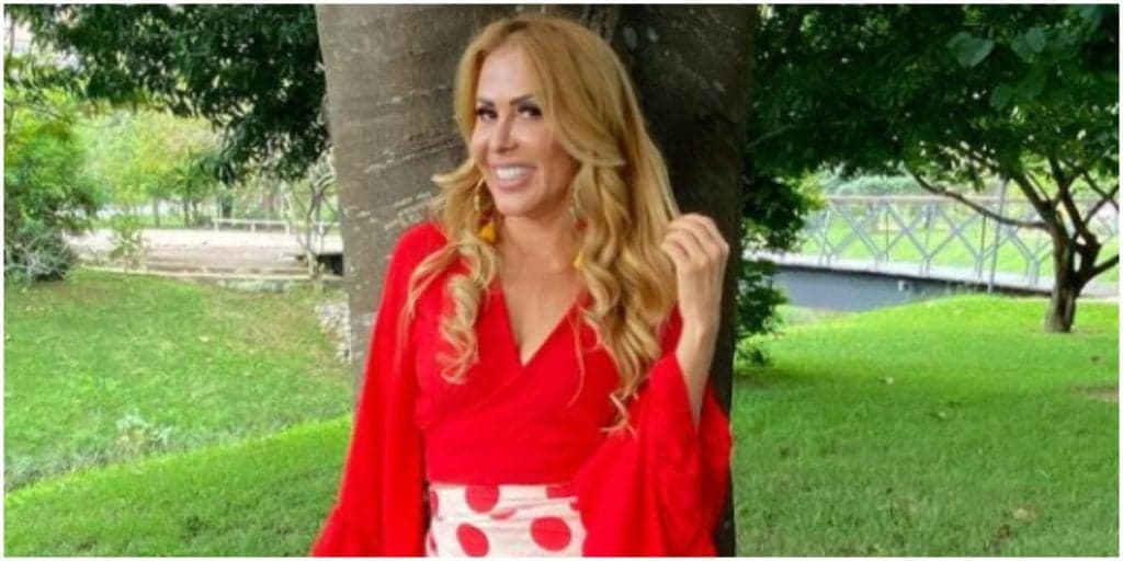 Trocada por Ximbinha, Joelma ignora barraco e solta bomba no público: "Que escândalo"