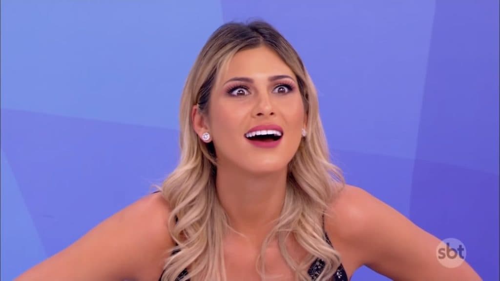 "Não entendem como cheguei tão longe", detona Lívia Andrade sobre esposa e filhas de Silvio Santos