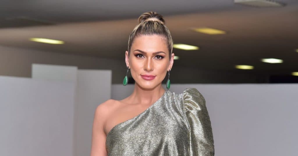Lívia Andrade surge molhada, mostra corpão e marmanjos caem matando: "Gostosa demais"