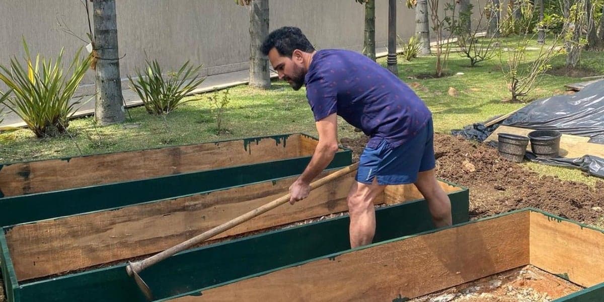 Luciano, da dupla com Zezé, surpreendeu ao cavar 'covas' (Foto: Reprodução/Instagram) Luciano, da dupla com Zezé, surpreendeu ao cavar 'covas' (Foto: Reprodução/Instagram)