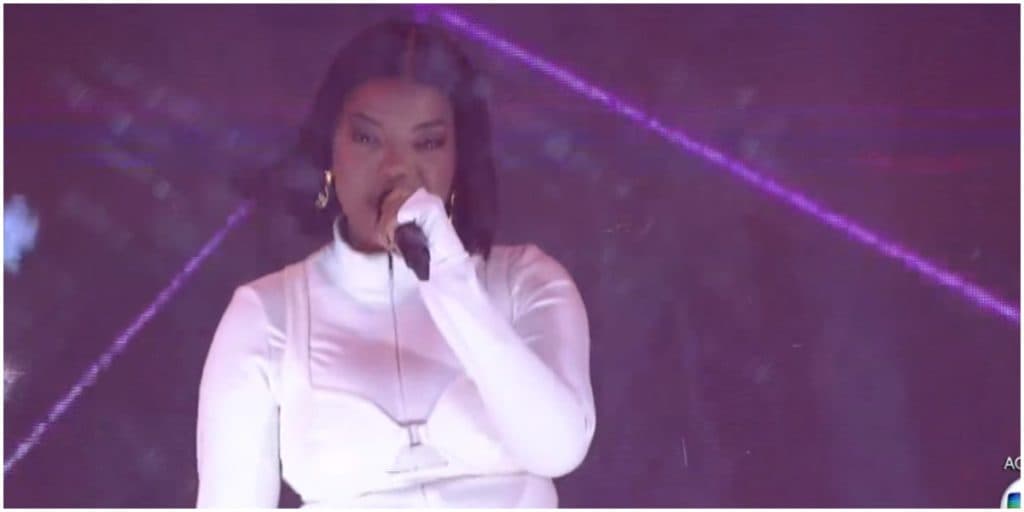 Ludmilla vai pra cima de Rodolffo em festa do BBB21 e detona cantor em cima do palco: “Respeita”