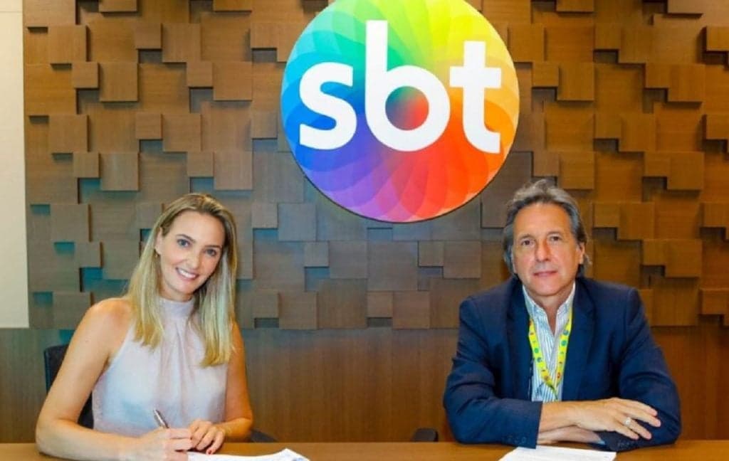 Apresentadora dá golpe duro na Globo, pede demissão, e assina com o SBT: "Honrada e motivada"