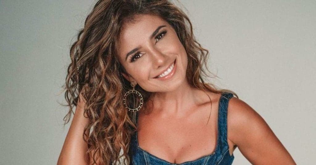 Vídeo de Paula Fernandes em momento íntimo explode e cantora escandaliza ao surgir toda molhadinha: "Deliciosa"