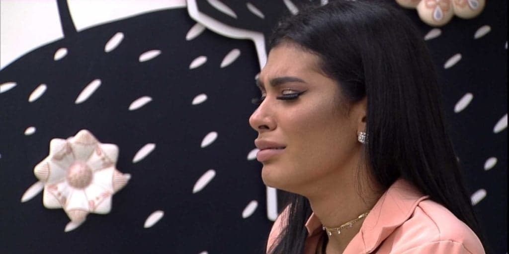 BBB21: Pocah é jogada contra a parede ao vivo, não aguenta pressão da Globo e cai no choro: "Destruída"