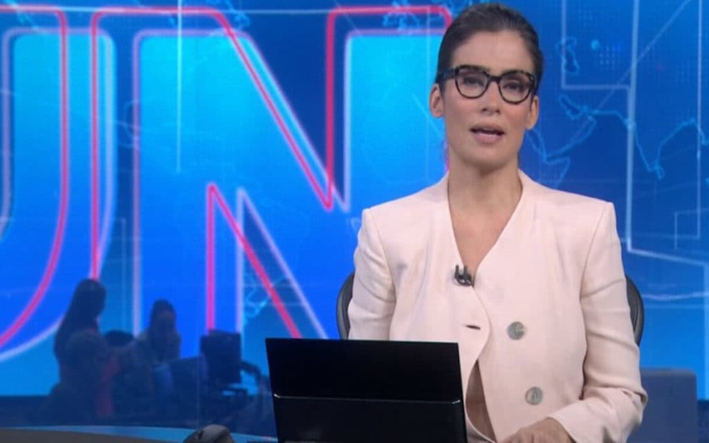 Renata Vasconcellos para programação da Globo com notícia urgente e inicia Jornal Nacional às pressas: "Espanto"