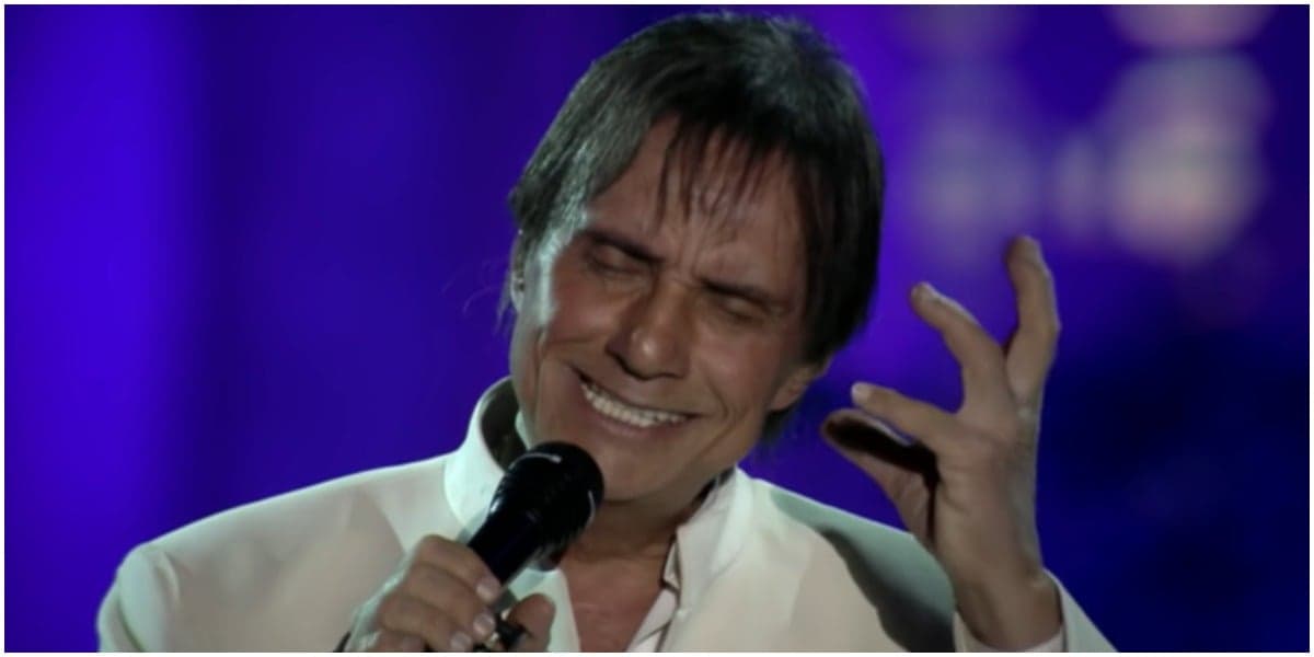 Diabo, perna arrancada, rejeição ao marrom e doença: Roberto Carlos manda queimar livro com segredos dele