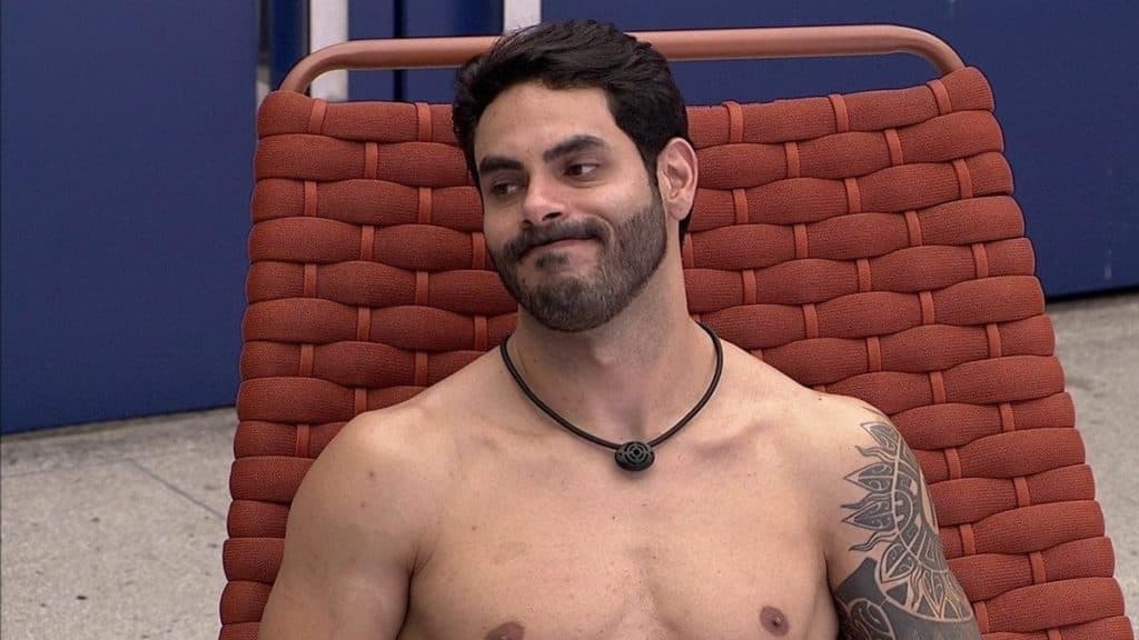 BBB21: Rodolffo pede desculpas a João após briga, desabafa sobre racismo e é humilhado: "Não estou bem"