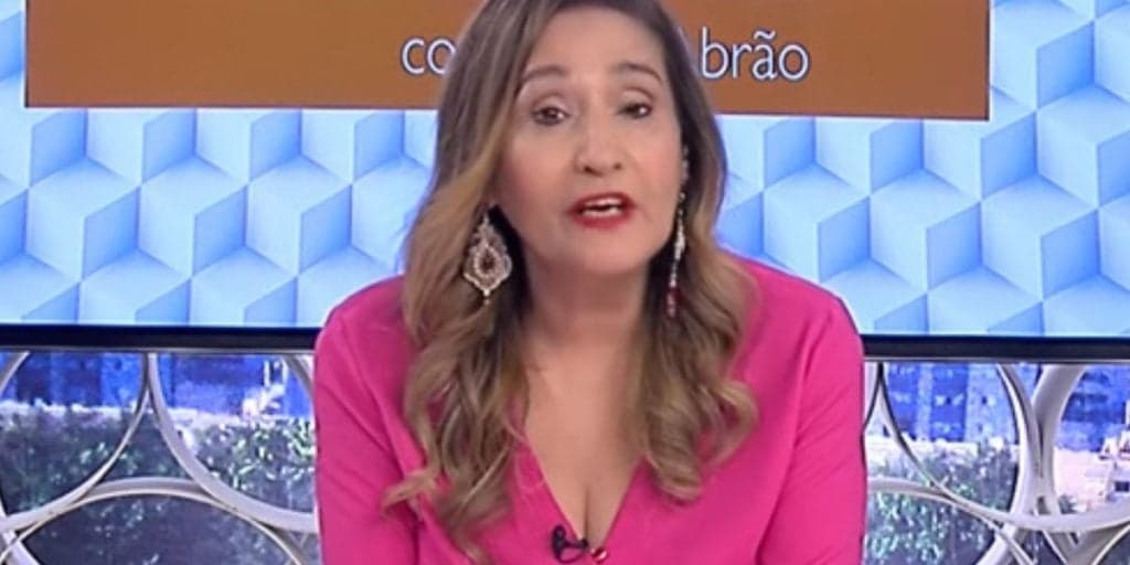 Sonia Abrão abre às pressas de maneira jamais vista, faz colunista cair no choro e detona: "Difícil trabalhar"