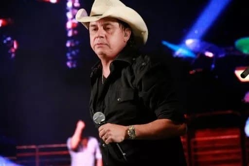 Chitãozinho teve que passar por tratamento para recuperar a saúde (Foto: Reprodução)
