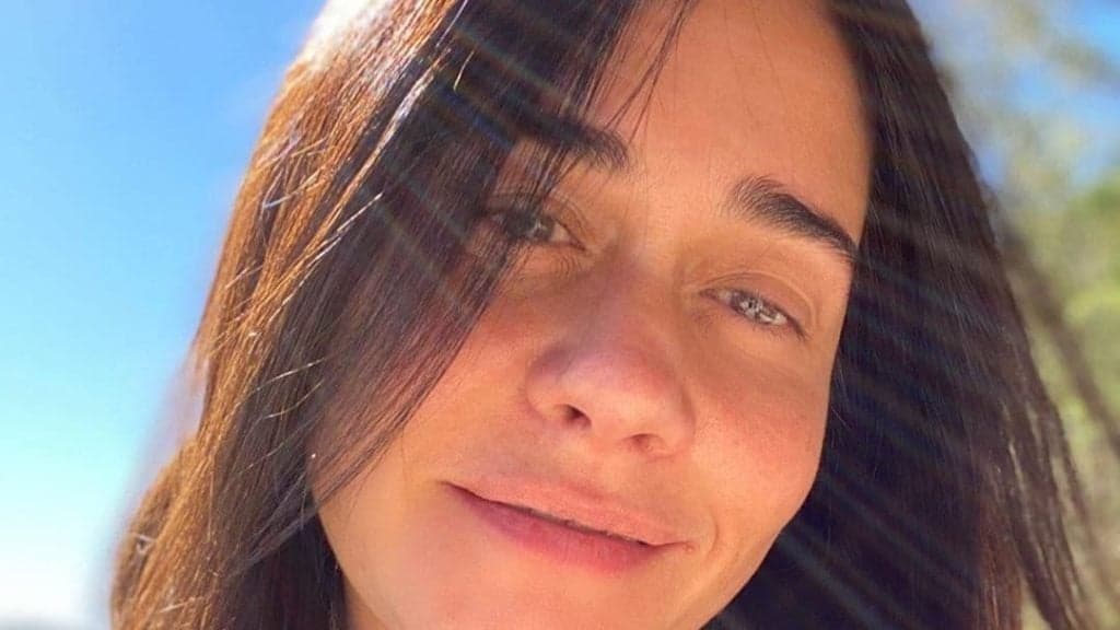 Alessandra Negrini expõe foto completamente nua aos 50 anos e choca o público: "Safadona"