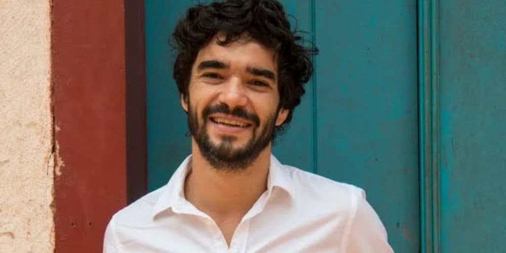 Caio Blat divide opiniões sobre ser vizinho da esposa e brinca: "Acabei de ir lá pegar açúcar"