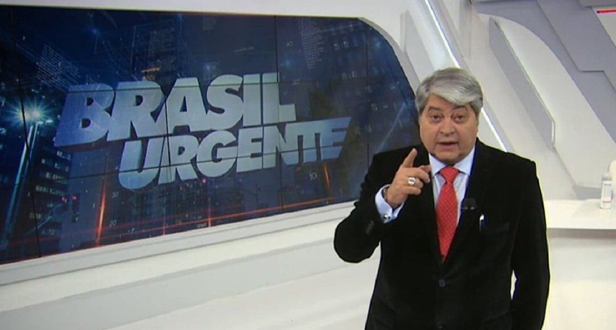 Datena passa mal e pede ajuda ao vivo (Foto: Reprodução/Band) Datena passa mal e pede ajuda ao vivo (Foto: Reprodução/Band)