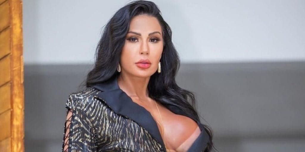 Gracyanne Barbosa surge toda musculosa, exibe seios e expõe vídeo de quatro: "Entrando e saindo"