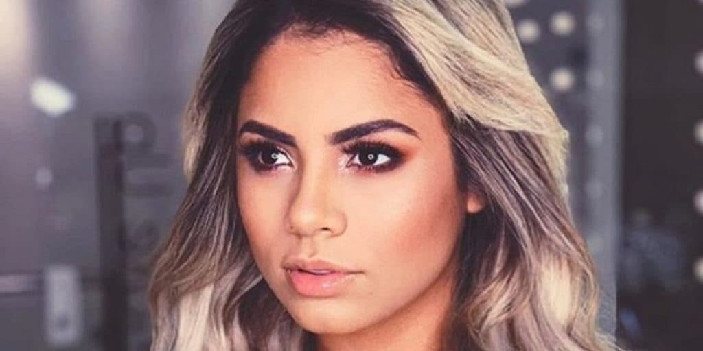 Lexa coloca língua pra fora, empina o bumbum e exibe calcinha atolada: "Tô me amando"