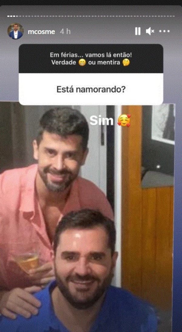 Marcelo Cosme ao lado do namorado bonitão (Foto: Reprodução)