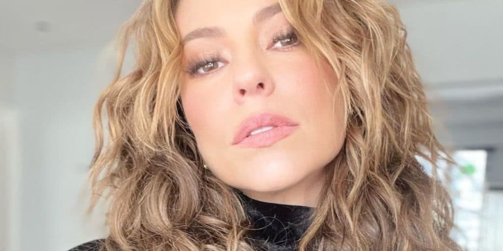 Paolla Oliveira surge em foto de biquíni e acaba deixando parte gigante exposta: "Toda molhada"
