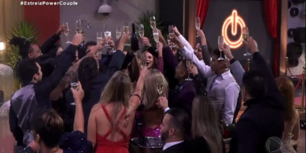 Record impõe lista de proibições a casais do Power Couple que podem gerar multa e até mesmo expulsão do reality