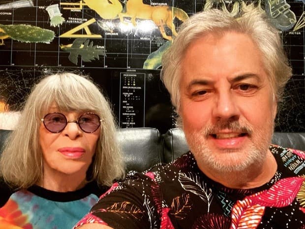 Marido de Rita Lee é chamado às pressas no hospital e desaba após descoberta de câncer brutal: "Orações"